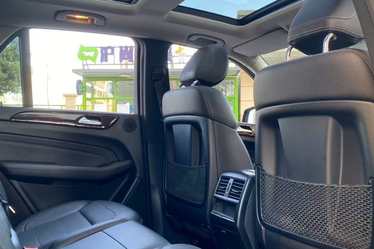 Used Mercedes-Benz M-Class 2014 ML 400 4MATIC Dynamic Model Interior 3