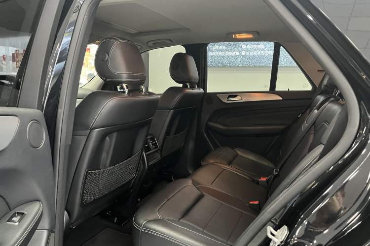 Used Mercedes-Benz M-Class 2014 ML 320 4MATIC Interior 3