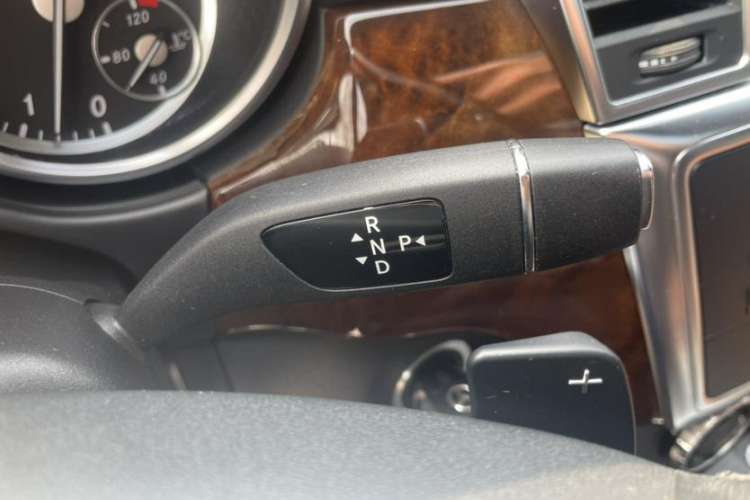 Used Mercedes-Benz M-Class 2014 ML 400 4MATIC Luxury Model Interior 3