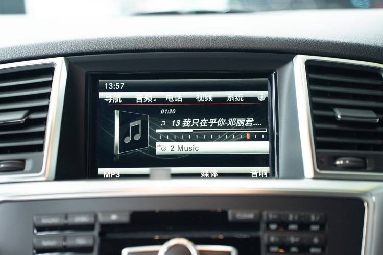 Used Mercedes-Benz M-Class 2014 ML 400 4MATIC Dynamic Model Interior 3