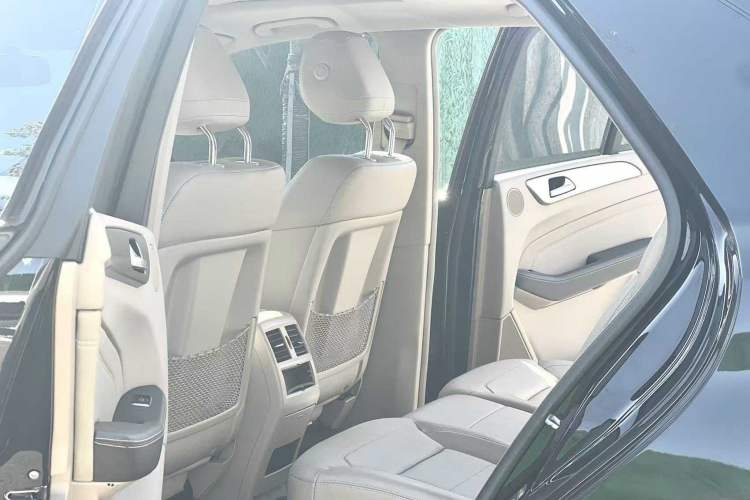 Used Mercedes-Benz M-Class 2014 ML 320 4MATIC Interior 4