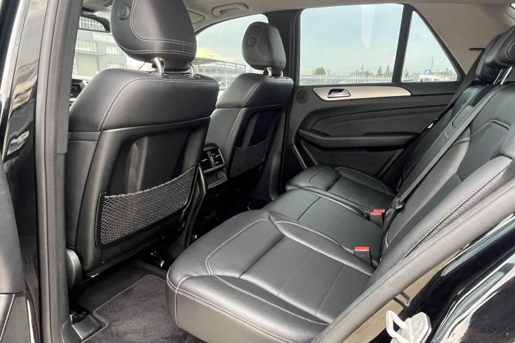 Used Mercedes-Benz M-Class 2014 ML 320 4MATIC Interior 4