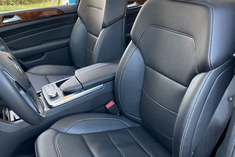 Used Mercedes-Benz M-Class 2014 ML 400 4MATIC Dynamic Model Interior 4