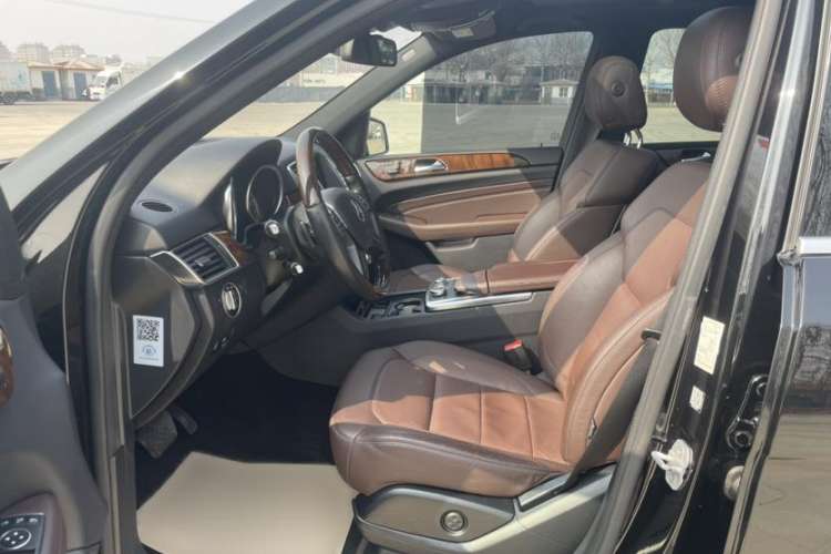 Used Mercedes-Benz M-Class 2014 ML 400 4MATIC Luxury Model Interior 4