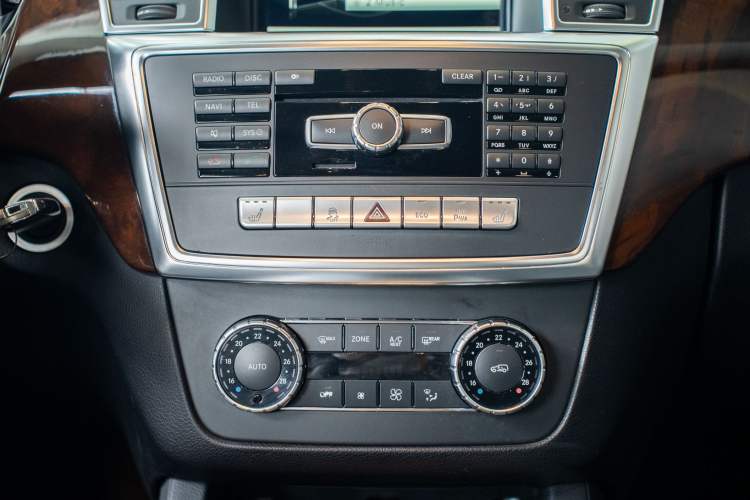 Used Mercedes-Benz M-Class 2014 ML 400 4MATIC Dynamic Model Interior 4
