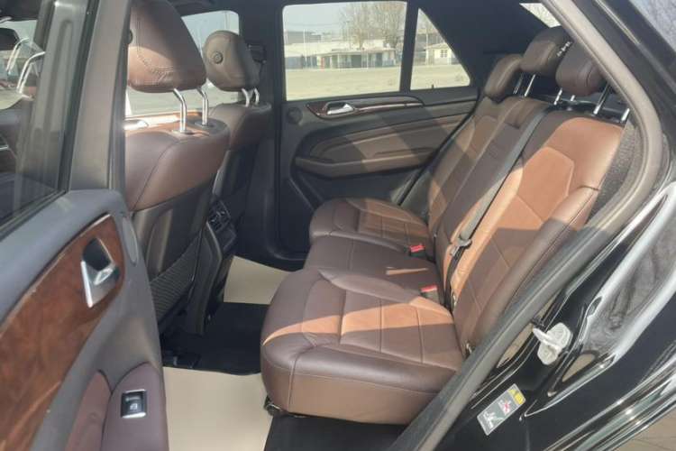 Used Mercedes-Benz M-Class 2014 ML 400 4MATIC Luxury Model Interior 5