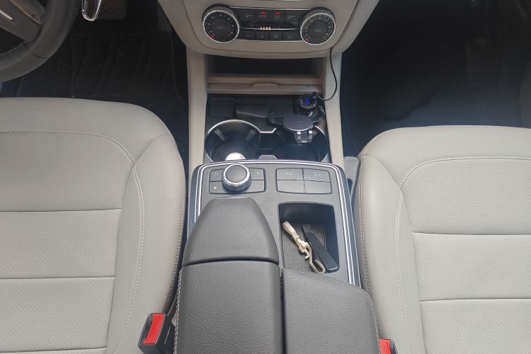 Used Mercedes-Benz M-Class 2014 ML 320 4MATIC Interior 6