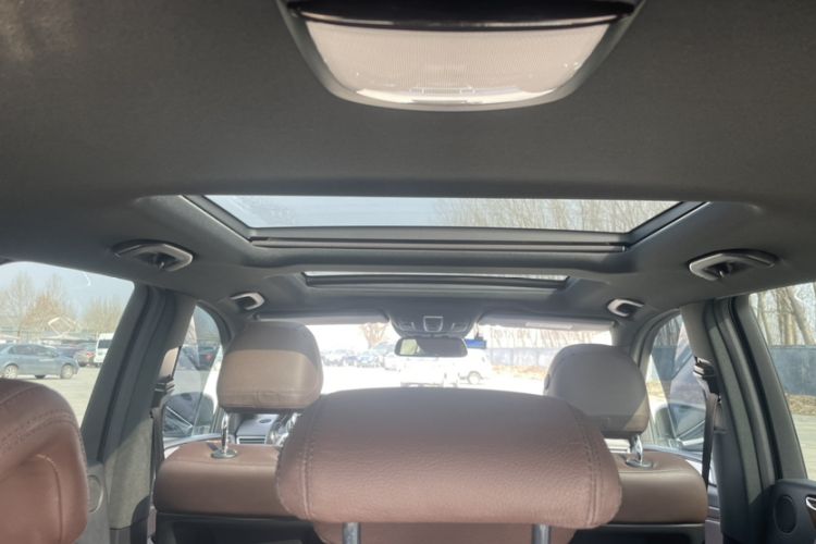 Used Mercedes-Benz M-Class 2014 ML 400 4MATIC Luxury Model Interior 6