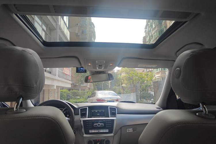 Used Mercedes-Benz M-Class 2014 ML 320 4MATIC Interior 7