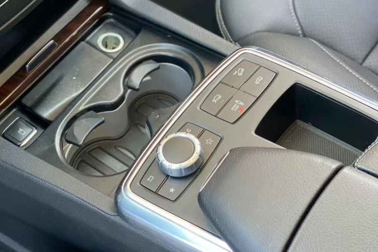 Used Mercedes-Benz M-Class 2014 ML 400 4MATIC Dynamic Model Interior 7