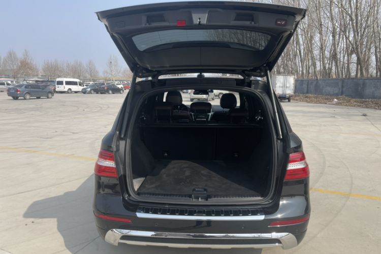 Used Mercedes-Benz M-Class 2014 ML 400 4MATIC Luxury Model Interior 7