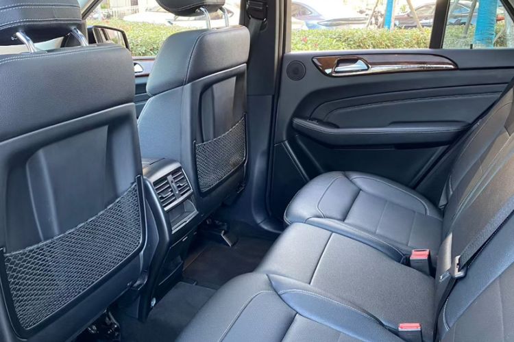 Used Mercedes-Benz M-Class 2014 ML 400 4MATIC Dynamic Model Interior 8