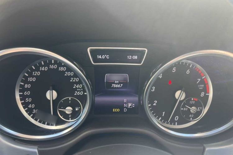 Used Mercedes-Benz M-Class 2014 ML 320 4MATIC Interior 9