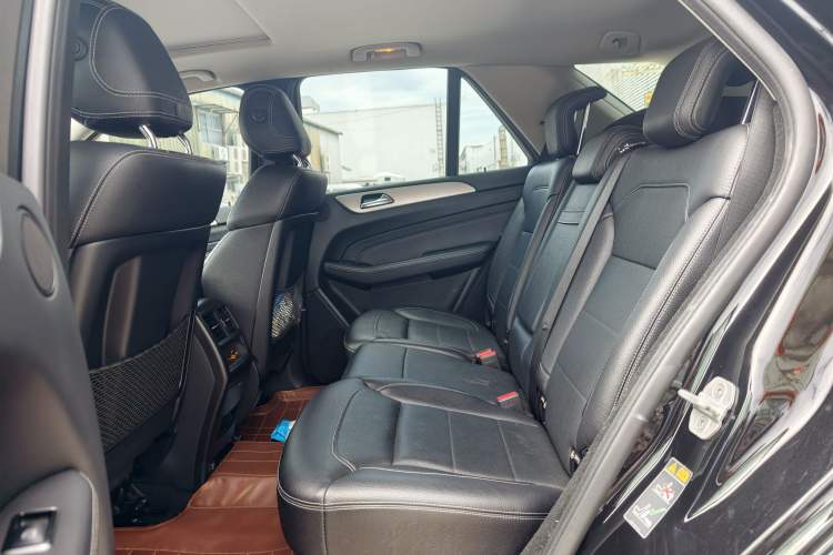 Used Mercedes-Benz M-Class 2014 ML 320 4MATIC Interior 9
