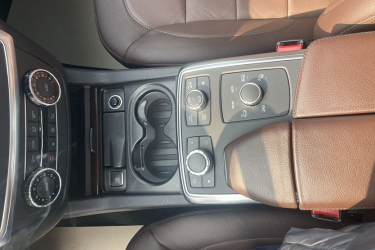 Used Mercedes-Benz M-Class 2014 ML 400 4MATIC Luxury Model Interior 9