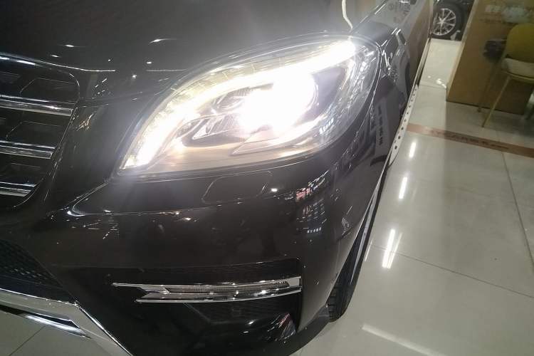 Used Mercedes-Benz M-Class 2014 ML 320 4MATIC Left Front Headlight