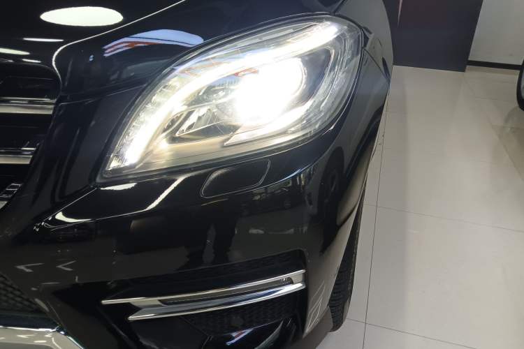 Used Mercedes-Benz M-Class 2014 ML 320 4MATIC Left Front Headlight