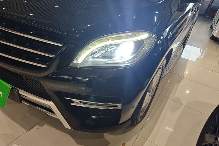 Used Mercedes-Benz M-Class 2014 ML 400 4MATIC Luxury Model Left Front Headlight