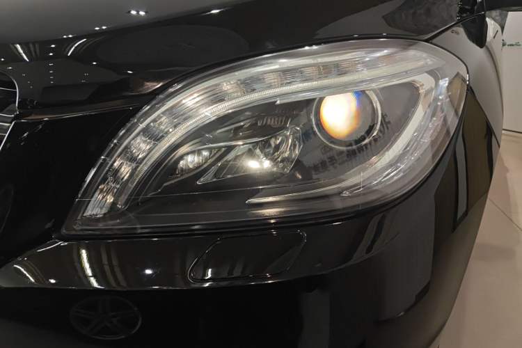 Used Mercedes-Benz M-Class 2014 ML 400 4MATIC Luxury Model Left Front Headlight