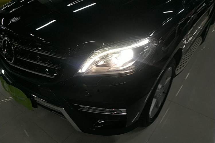 Used Mercedes-Benz M-Class 2014 ML 320 4MATIC Left Front Headlight