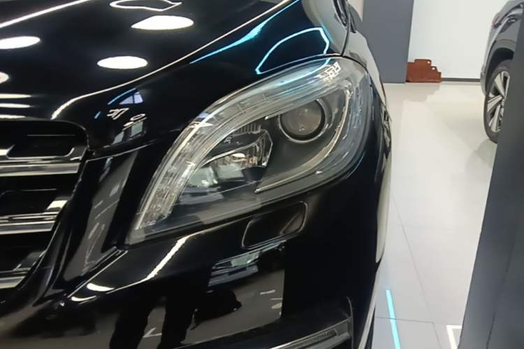 Used Mercedes-Benz M-Class 2014 ML 320 4MATIC Left Front Headlight