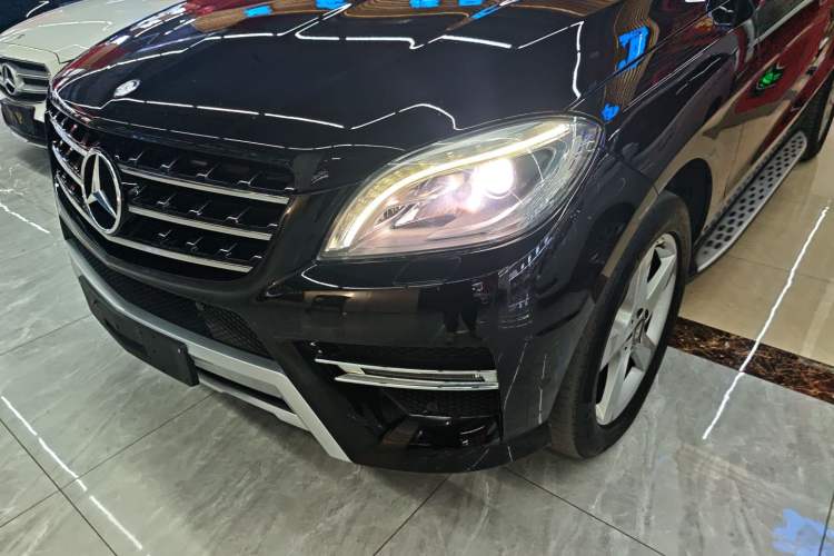 Used Mercedes-Benz M-Class 2014 ML 400 4MATIC Dynamic Model Left Front Headlight