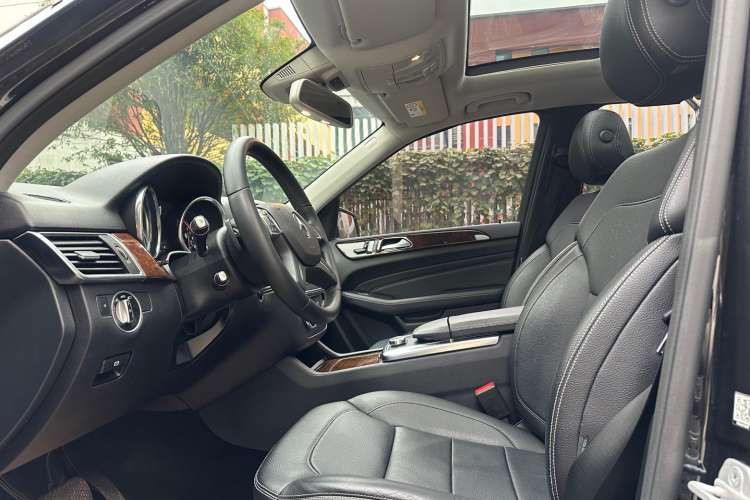 Used Mercedes-Benz M-Class 2014 ML 400 4MATIC Dynamic Model Left Front Seat