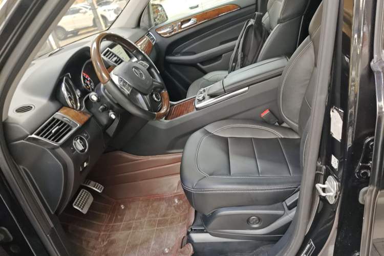 Used Mercedes-Benz M-Class 2014 ML 400 4MATIC Luxury Model Left Front Seat
