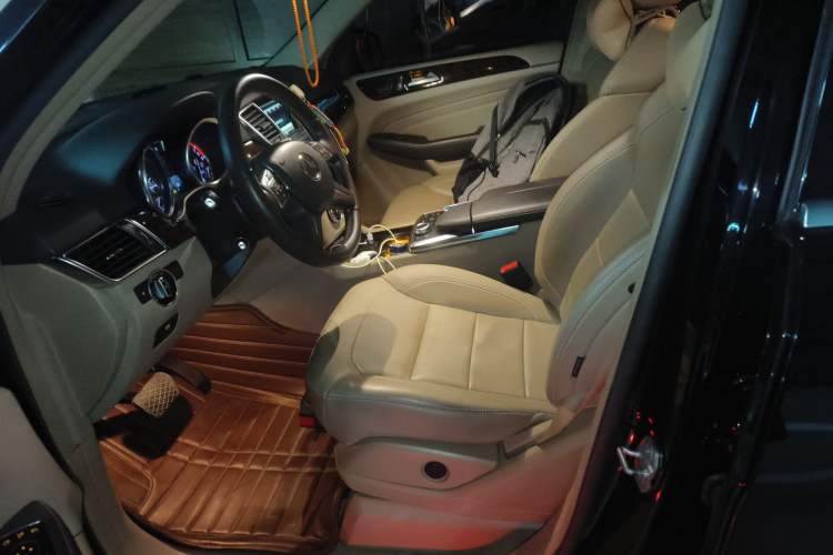 Used Mercedes-Benz M-Class 2014 ML 400 4MATIC Dynamic Model Left Front Seat
