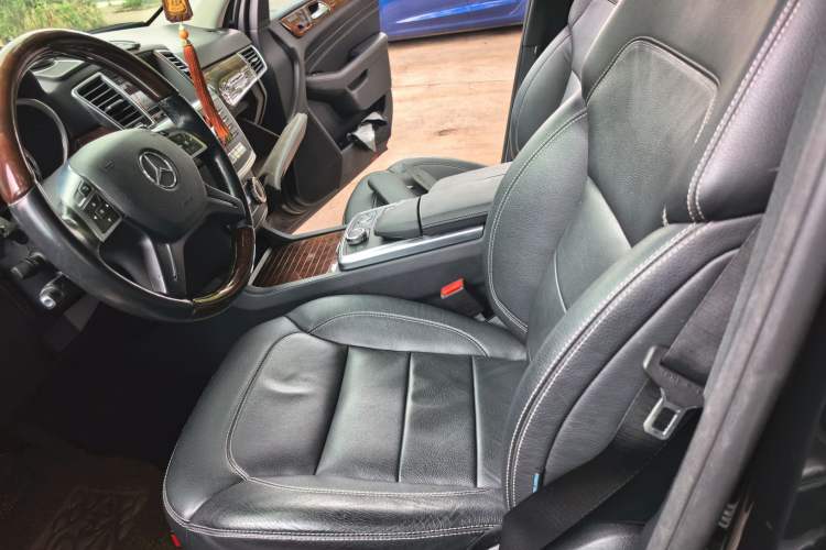 Used Mercedes-Benz M-Class 2014 ML 400 4MATIC Luxury Model Left Front Seat