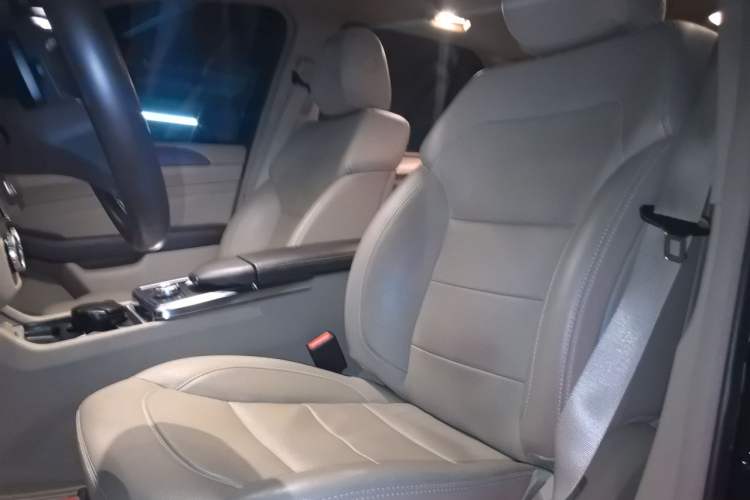Used Mercedes-Benz M-Class 2014 ML 320 4MATIC Left Front Seat