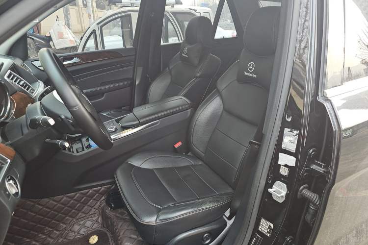 Used Mercedes-Benz M-Class 2014 ML 400 4MATIC Dynamic Model Left Front Seat