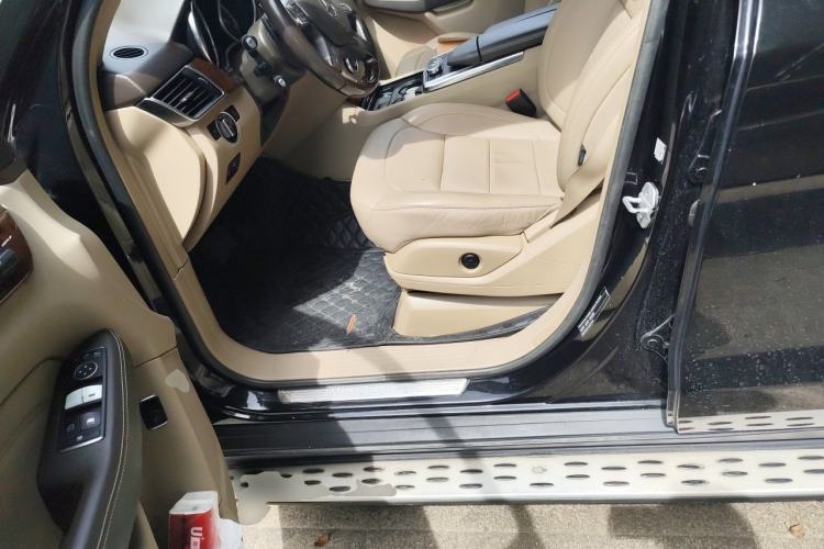 Used Mercedes-Benz M-Class 2014 ML 400 4MATIC Luxury Model Left Front Seat