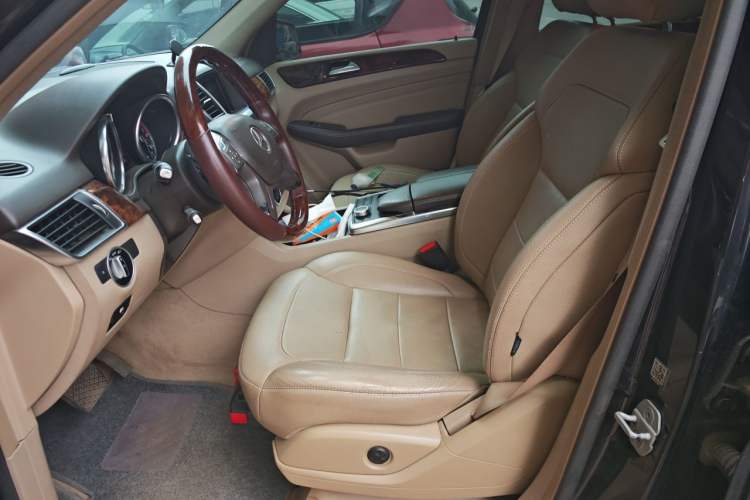 Used Mercedes-Benz M-Class 2014 ML 400 4MATIC Dynamic Model Left Front Seat