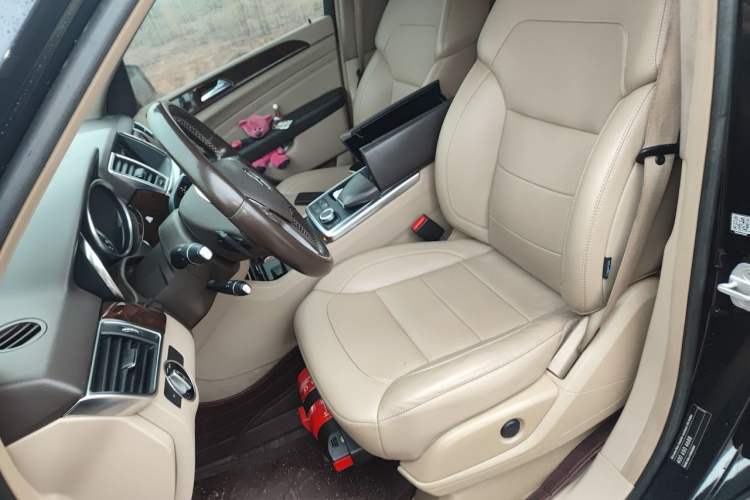 Used Mercedes-Benz M-Class 2014 ML 400 4MATIC Dynamic Model Left Front Seat