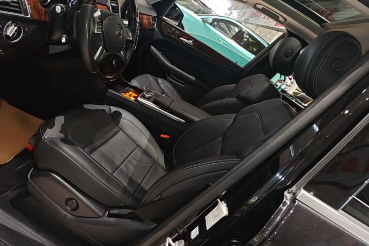 Used Mercedes-Benz M-Class 2014 ML 400 4MATIC Luxury Model Left Front Seat