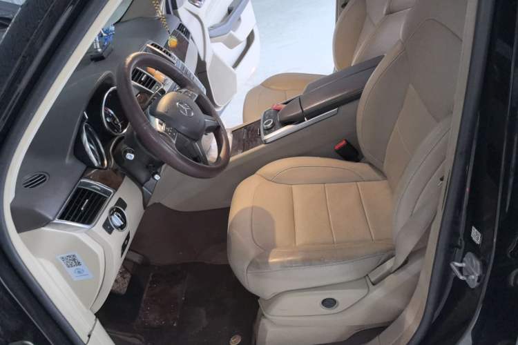 Used Mercedes-Benz M-Class 2014 ML 400 4MATIC Dynamic Model Left Front Seat