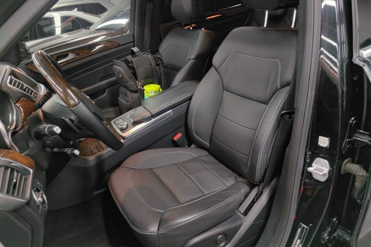 Used Mercedes-Benz M-Class 2014 ML 400 4MATIC Luxury Model Left Front Seat