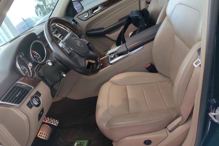Used Mercedes-Benz M-Class 2014 ML 400 4MATIC Dynamic Model Left Front Seat