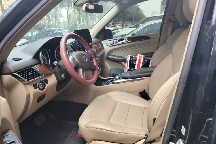 Used Mercedes-Benz M-Class 2014 ML 400 4MATIC Luxury Model Left Front Seat