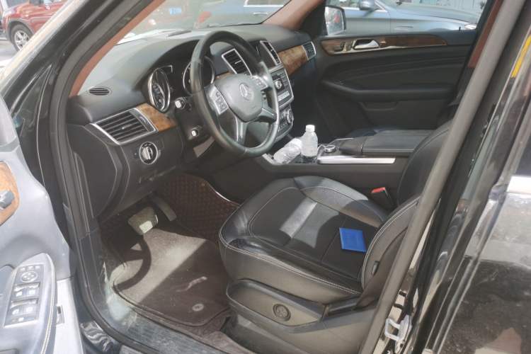 Used Mercedes-Benz M-Class 2014 ML 400 4MATIC Dynamic Model Left Front Seat