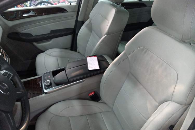 Used Mercedes-Benz M-Class 2014 ML 400 4MATIC Dynamic Model Left Front Seat