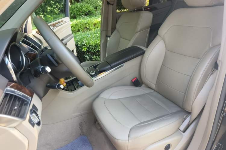 Used Mercedes-Benz M-Class 2014 ML 400 4MATIC Dynamic Model Left Front Seat