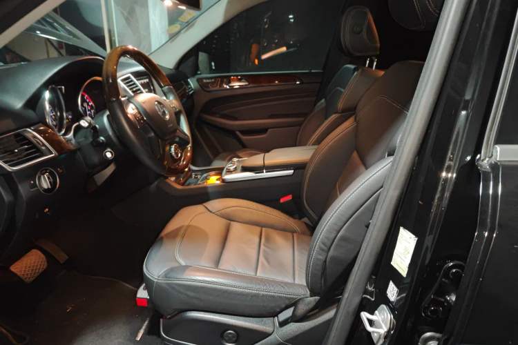 Used Mercedes-Benz M-Class 2014 ML 400 4MATIC Luxury Model Left Front Seat