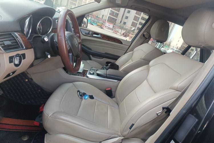 Used Mercedes-Benz M-Class 2014 ML 400 4MATIC Dynamic Model Left Front Seat
