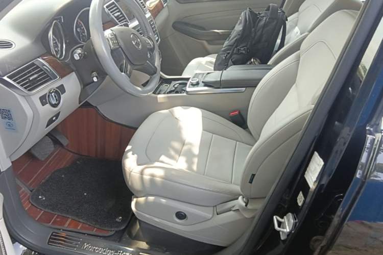 Used Mercedes-Benz M-Class 2014 ML 400 4MATIC Dynamic Model Left Front Seat