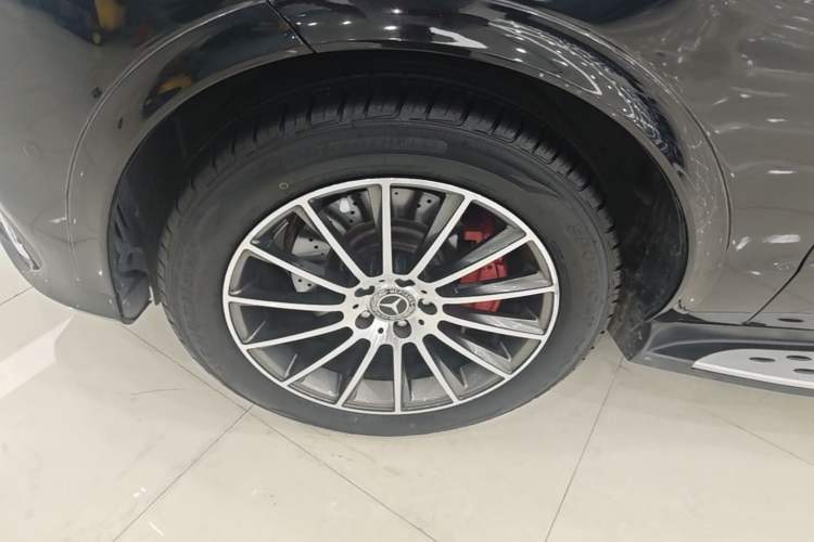 Used Mercedes-Benz M-Class 2014 ML 400 4MATIC Luxury Model Left Front Wheel Hub