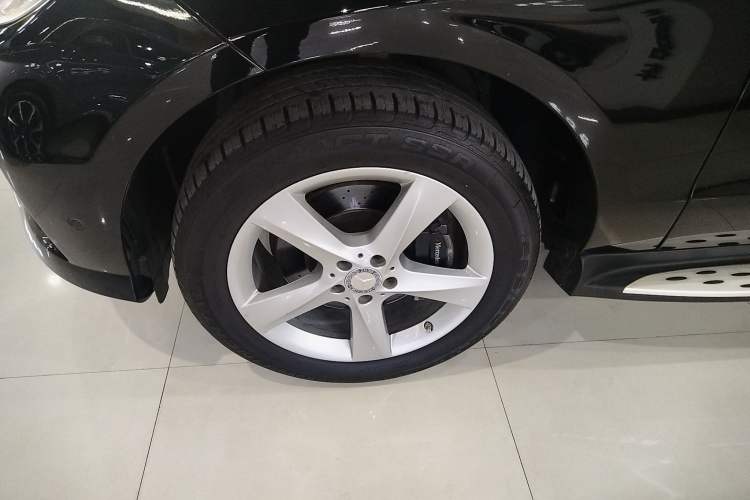 Used Mercedes-Benz M-Class 2014 ML 320 4MATIC Left Front Wheel Hub