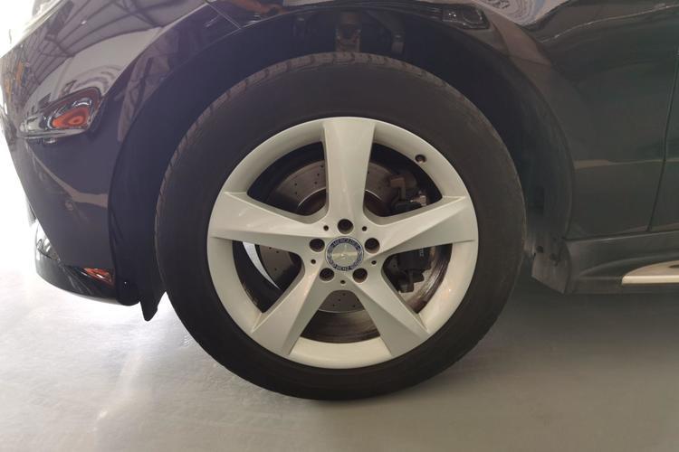 Used Mercedes-Benz M-Class 2014 ML 400 4MATIC Dynamic Model Left Front Wheel Hub