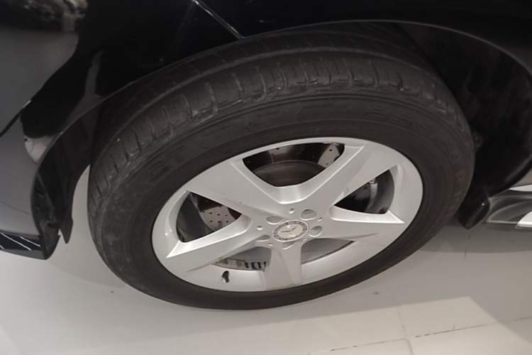 Used Mercedes-Benz M-Class 2014 ML 320 4MATIC Left Front Wheel Hub